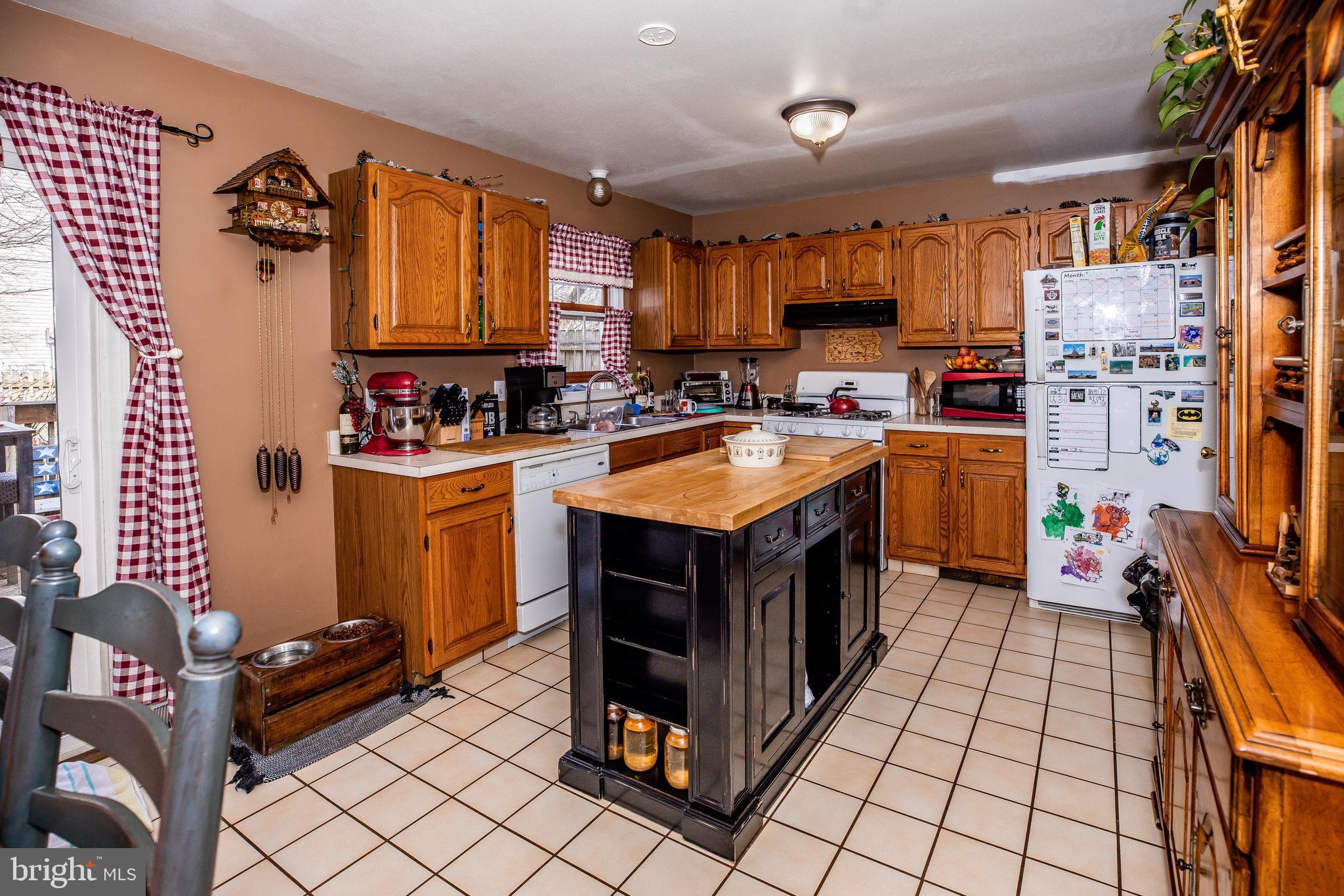 2 Laurie Lane Lititz, PA 17543 - Photo 9 of 30 Gallery Image 9