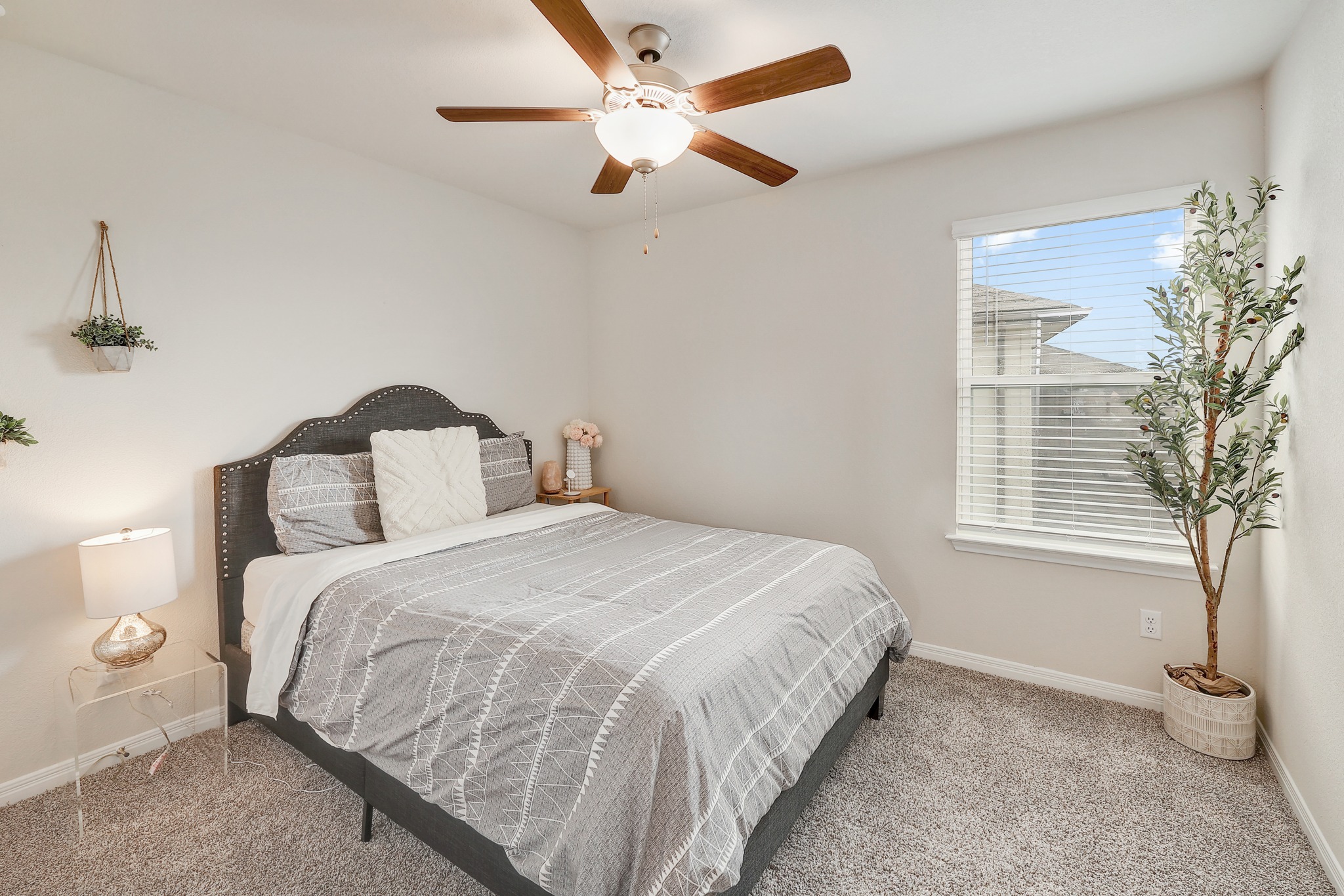 144 Sungrove Trail Georgetown, TX 78628 - Photo 20 of 40 1 of 3 large upstairs bedrooms