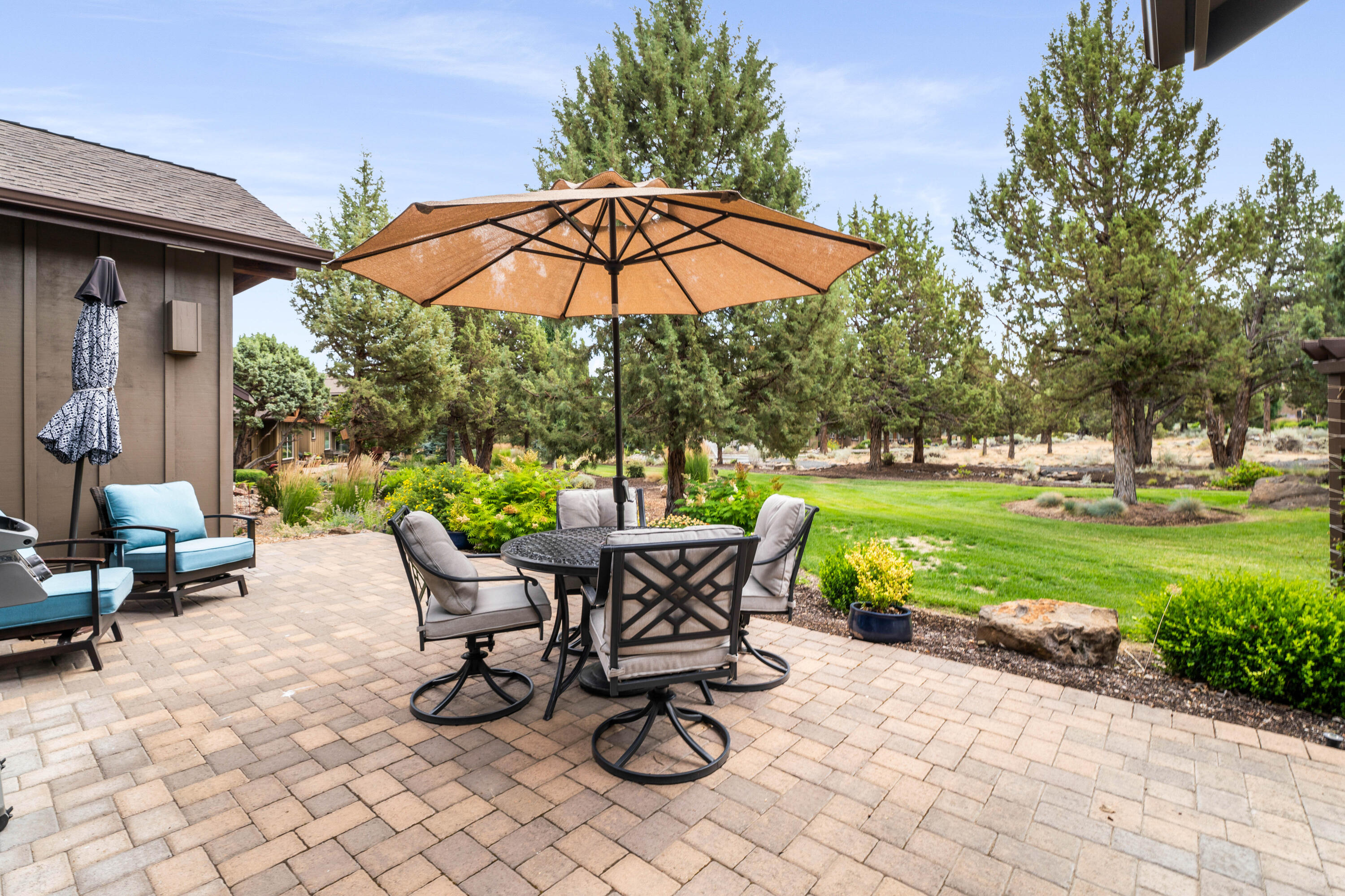 205 Vista Rim Drive Redmond, OR 97756 - Photo 33 of 85 a view of a table and chairs under an umbrella