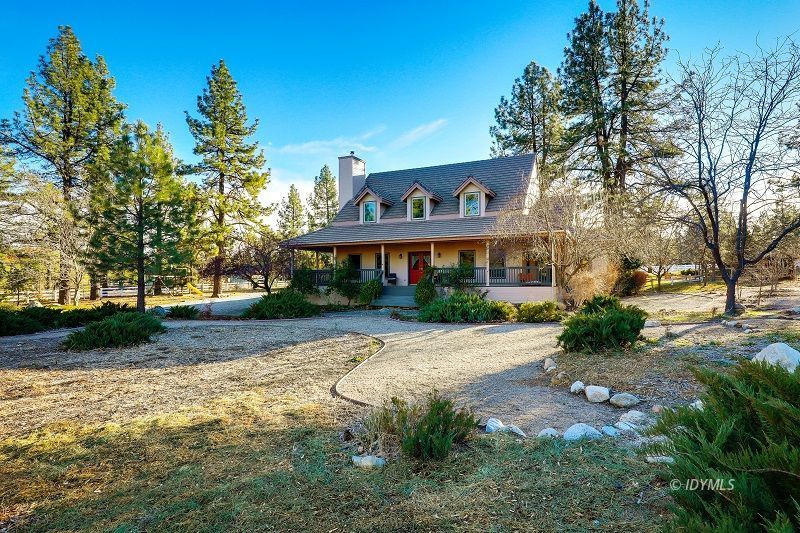 36285 Tool Road Mountain Center, CA 92561 - Photo 8 of 47 a front view of house with yard and green space