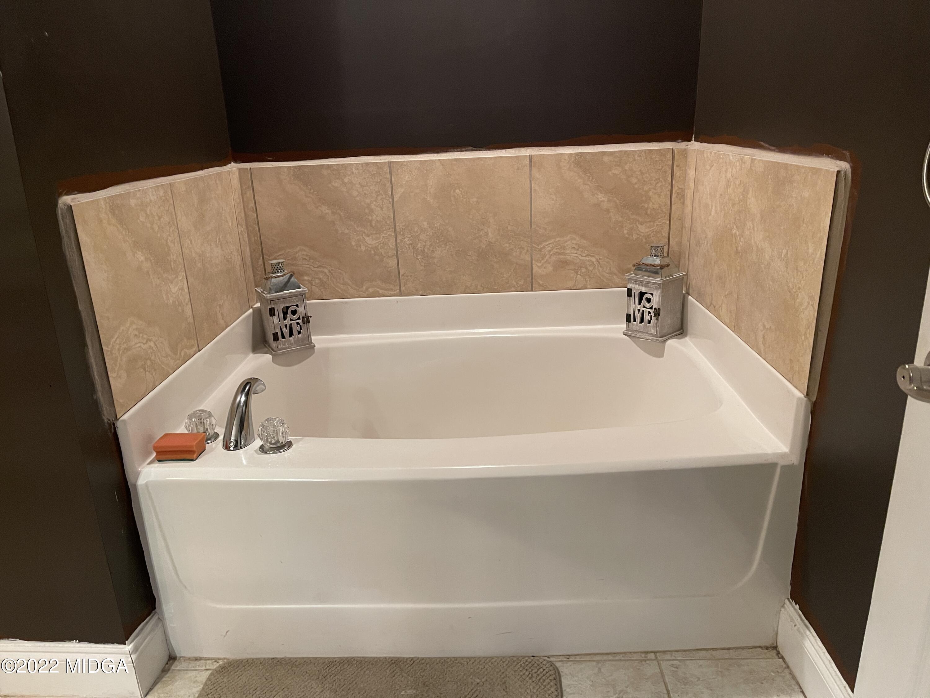 105 Carrs Station Road Sparta, GA 31087 - Photo 14 of 21 a bathroom with a bathtub