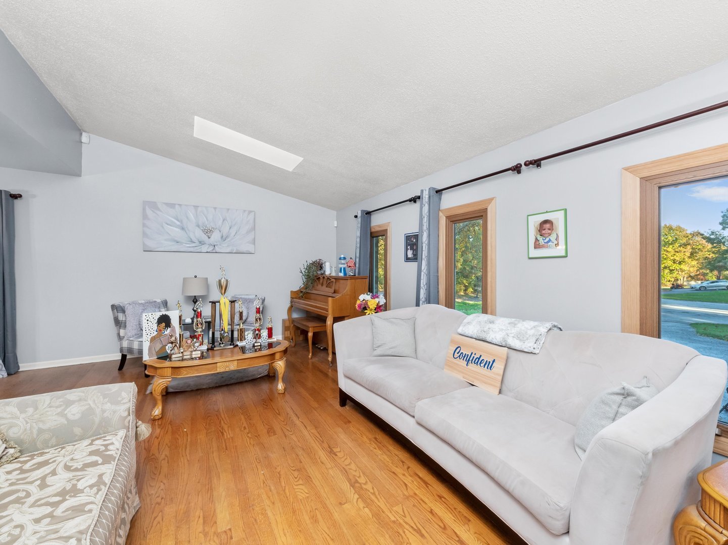 3604 Tee Court North Crete, IL 60417 - Photo 7 of 37 a living room with furniture and wooden floor