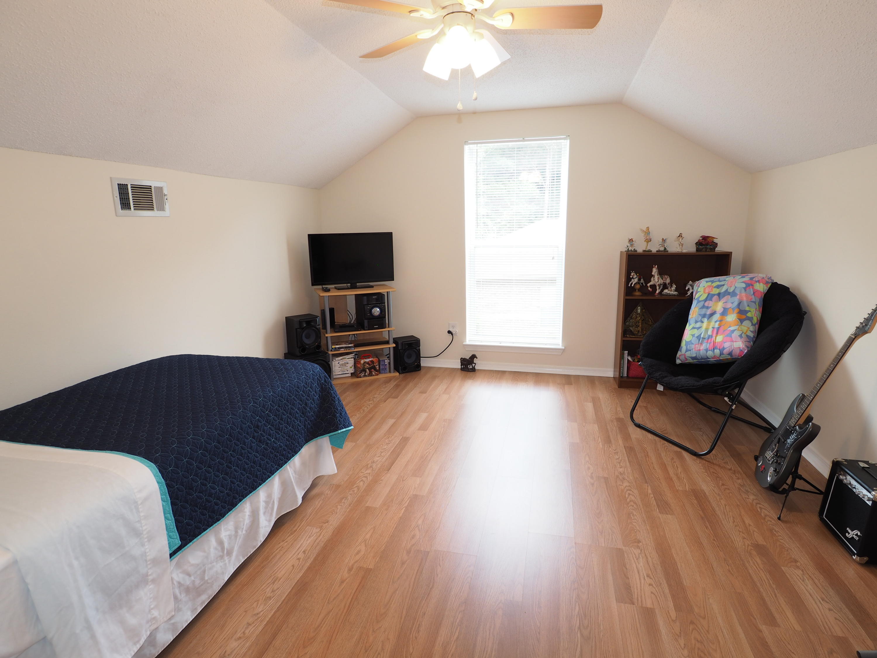 2803 Ram Lane Crestview, FL 32539 - Photo 27 of 35 a living room with furniture and a flat screen tv