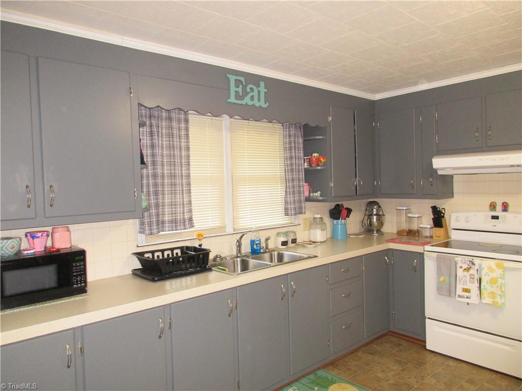 1422 Hawkins Road Germanton, NC 27019 - Photo 13 of 38