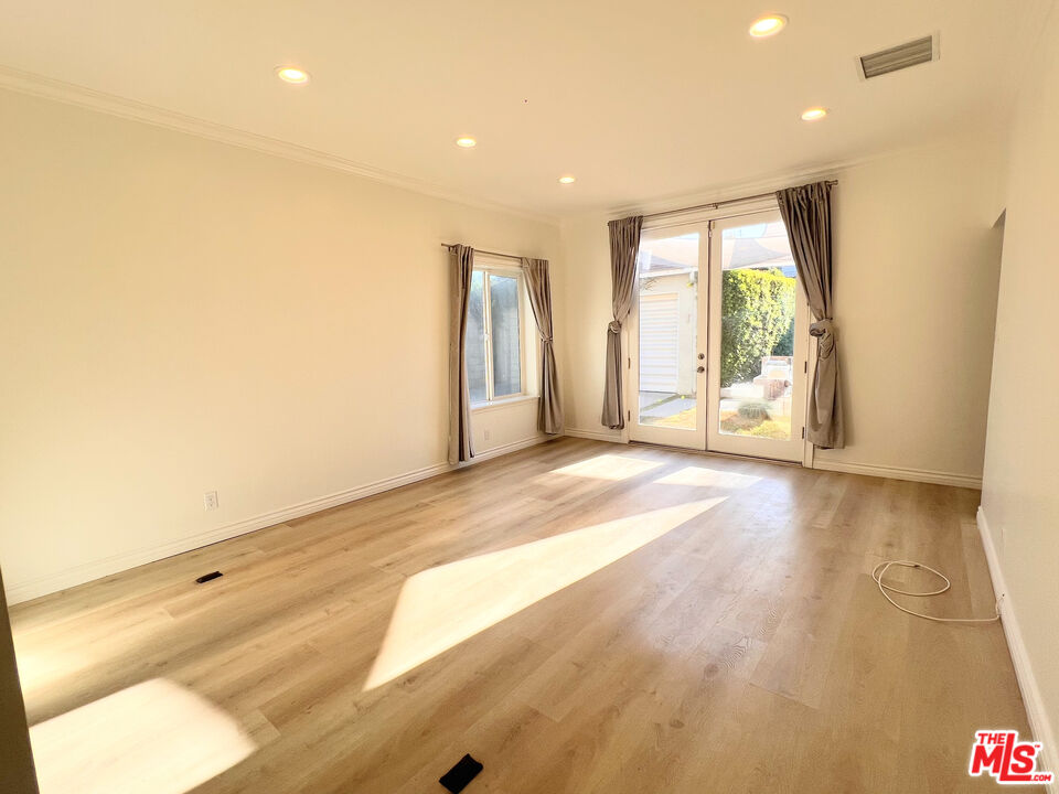 7311 Dunfield Avenue Los Angeles, CA 90045 - Photo 14 of 21