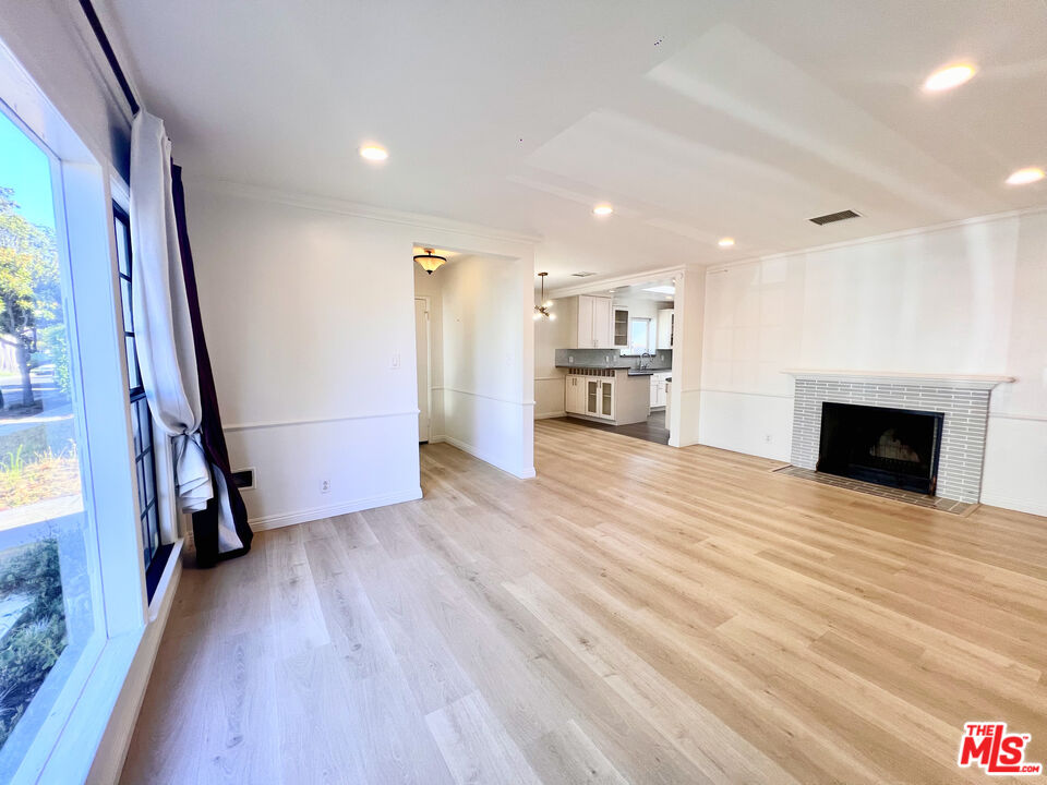 7311 Dunfield Avenue Los Angeles, CA 90045 - Photo 2 of 21