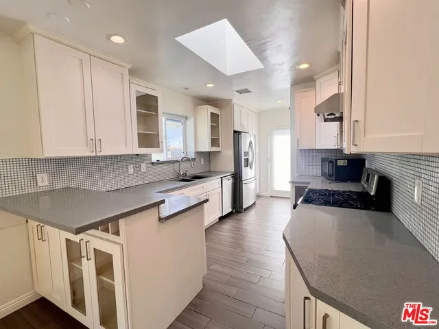 $6,200 | 7311 Dunfield Avenue, Los Angeles, CA 90045