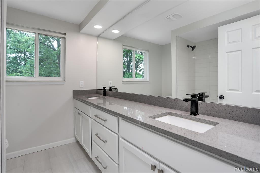 684 Abbey Court Rochester, MI 48307 - Photo 25 of 33
