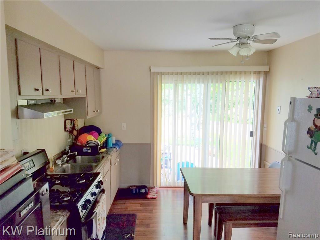 2847 Michigan Road Port Huron, MI 48060 - Photo 13 of 18 SOUTH UNIT KITCHEN VIEW
