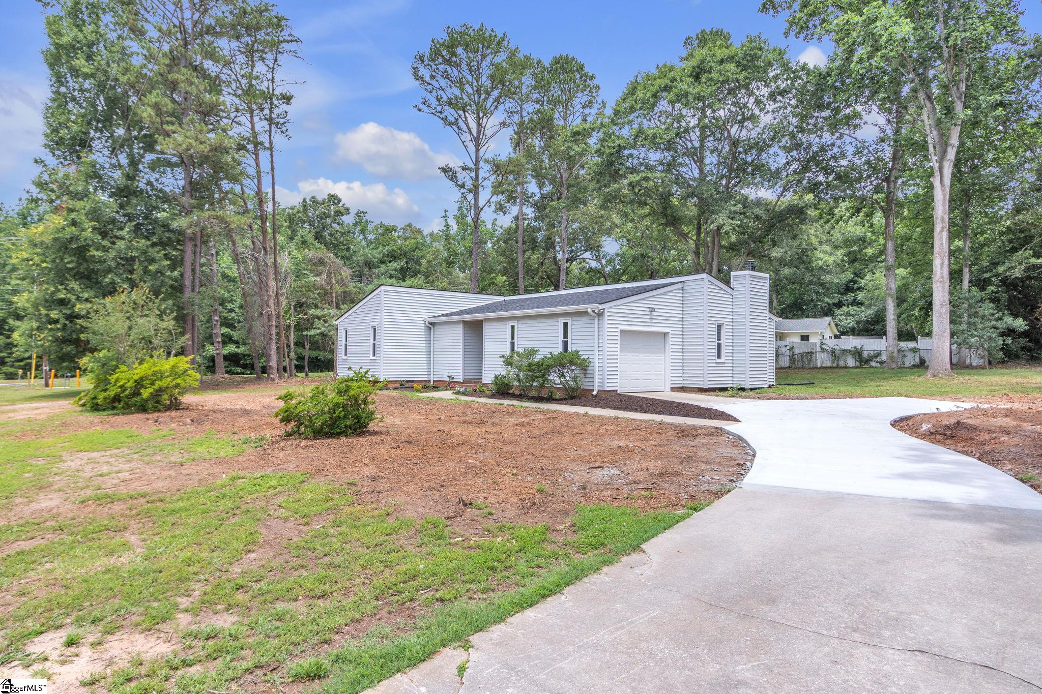 101 Cedar Lane Easley, SC 29642 - Photo 3 of 24