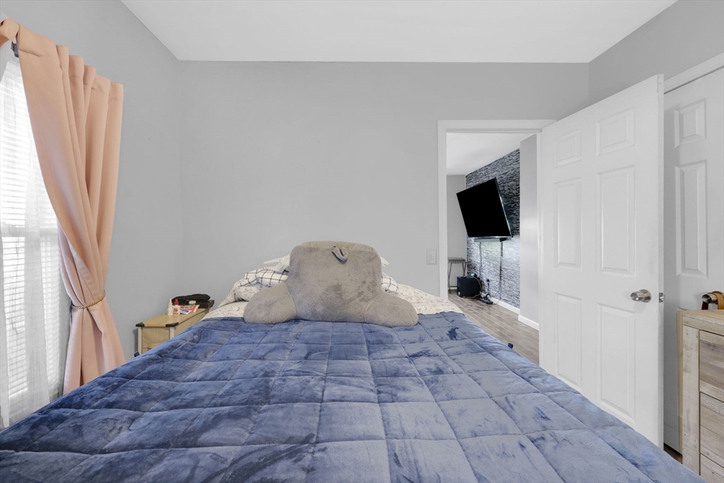 43 Agnes Street Springfield, MA 01118 - Photo 21 of 37