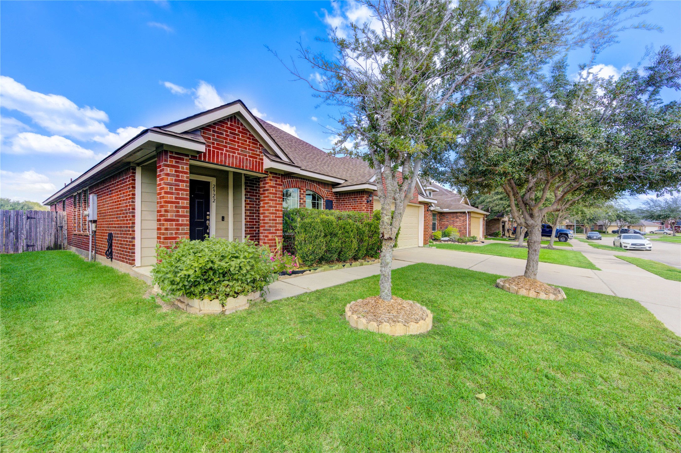 2922 Halcyon Time Trail Houston, TX 77045 - Photo 2 of 50