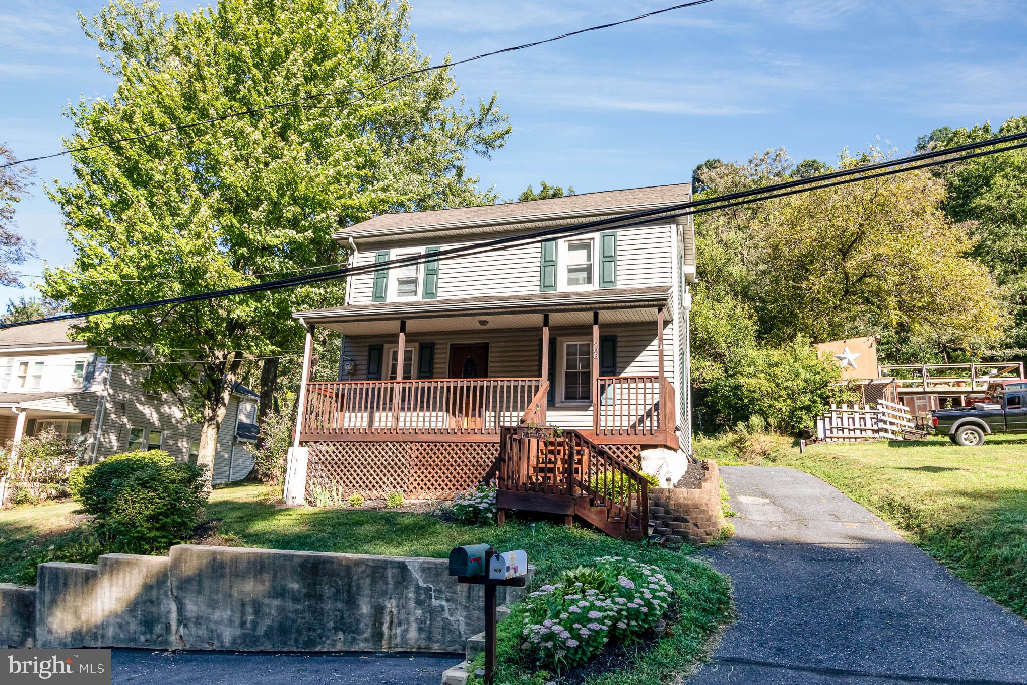 908 Roberts Valley Road Harrisburg, PA 17110 - Photo 2 of 27