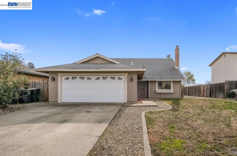 621 Chyrl Way Suisun City, CA 94585 - Photo 2 of 3 a front view of a house with a yard and garage