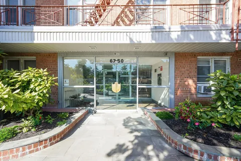 $215,000 | 67-50 Thornton Place, Unit 4U | Rego Park