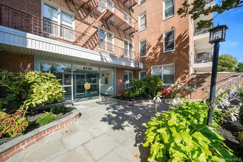 $215,000 | 67-50 Thornton Place, Unit 4U | Rego Park