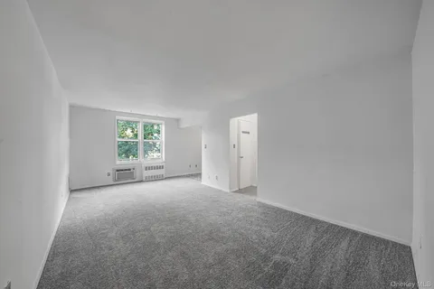 $215,000 | 67-50 Thornton Place, Unit 4U | Rego Park