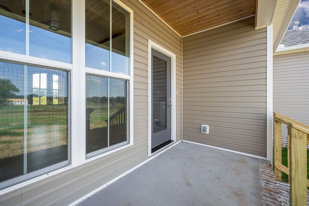 136 Dairy Barn Road Sparta, TN 38583 - Photo 55 of 58 a view of a door