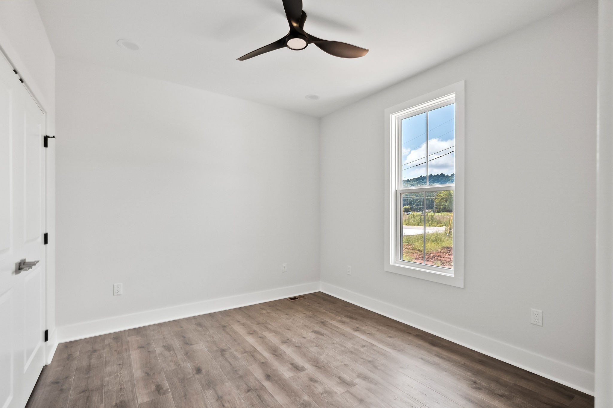 136 Dairy Barn Road Sparta, TN 38583 - Photo 8 of 16 an empty room with windows