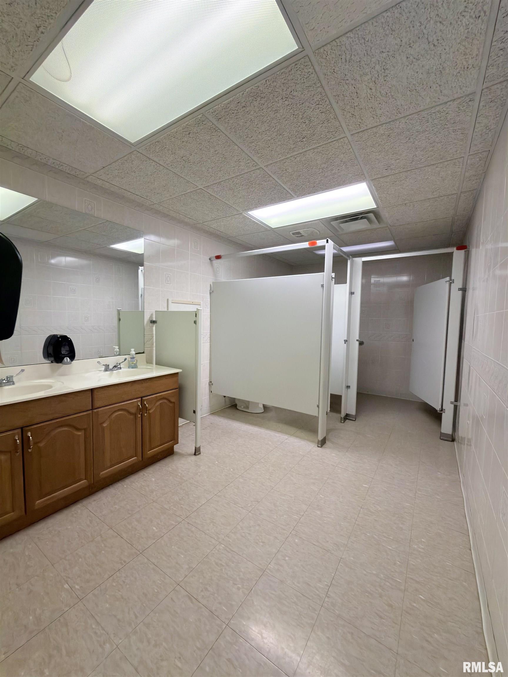 907 Highway 14 Carmi, IL 62821 - Photo 38 of 45