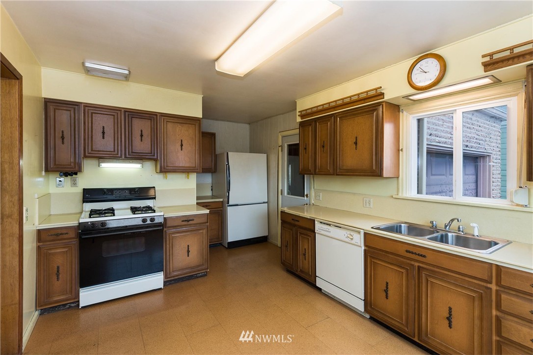2334 Terrace Street Bremerton, WA 98310 - Photo 5 of 13 Gallery Image 5