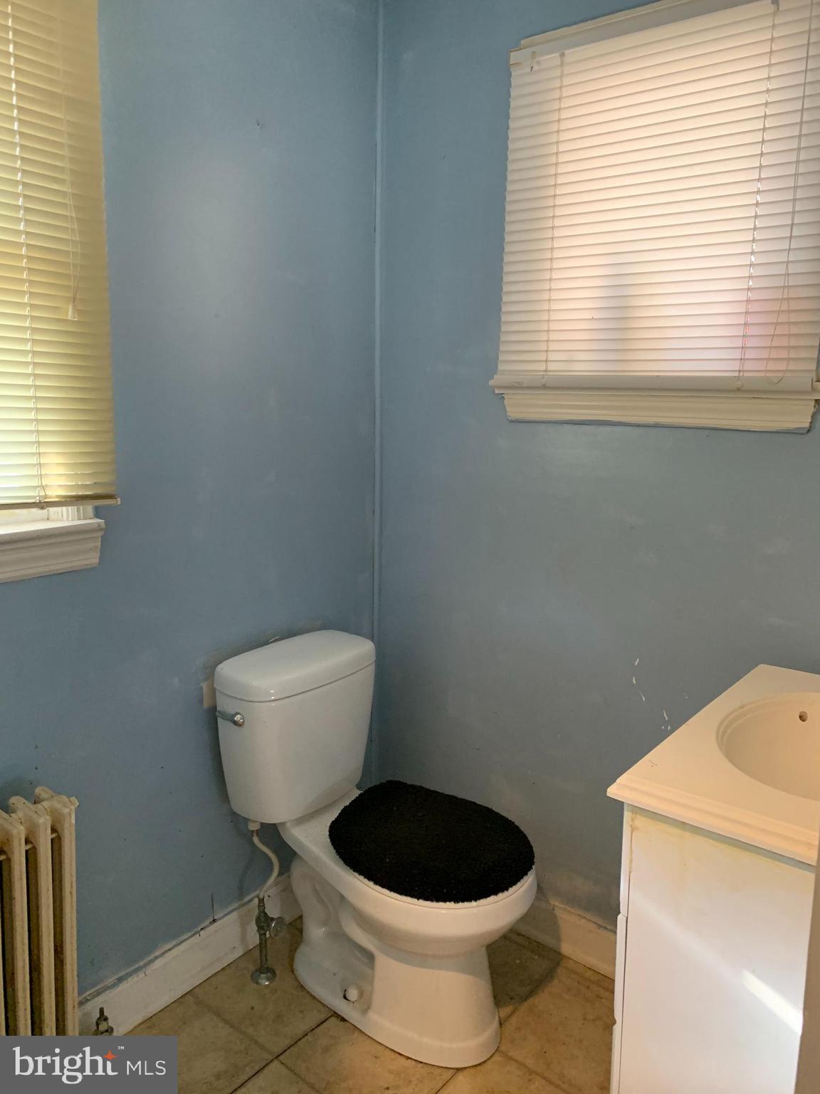 125 West Main Street Westminster, MD 21157 - Photo 12 of 28 Full Bath in 1st Floor Apt