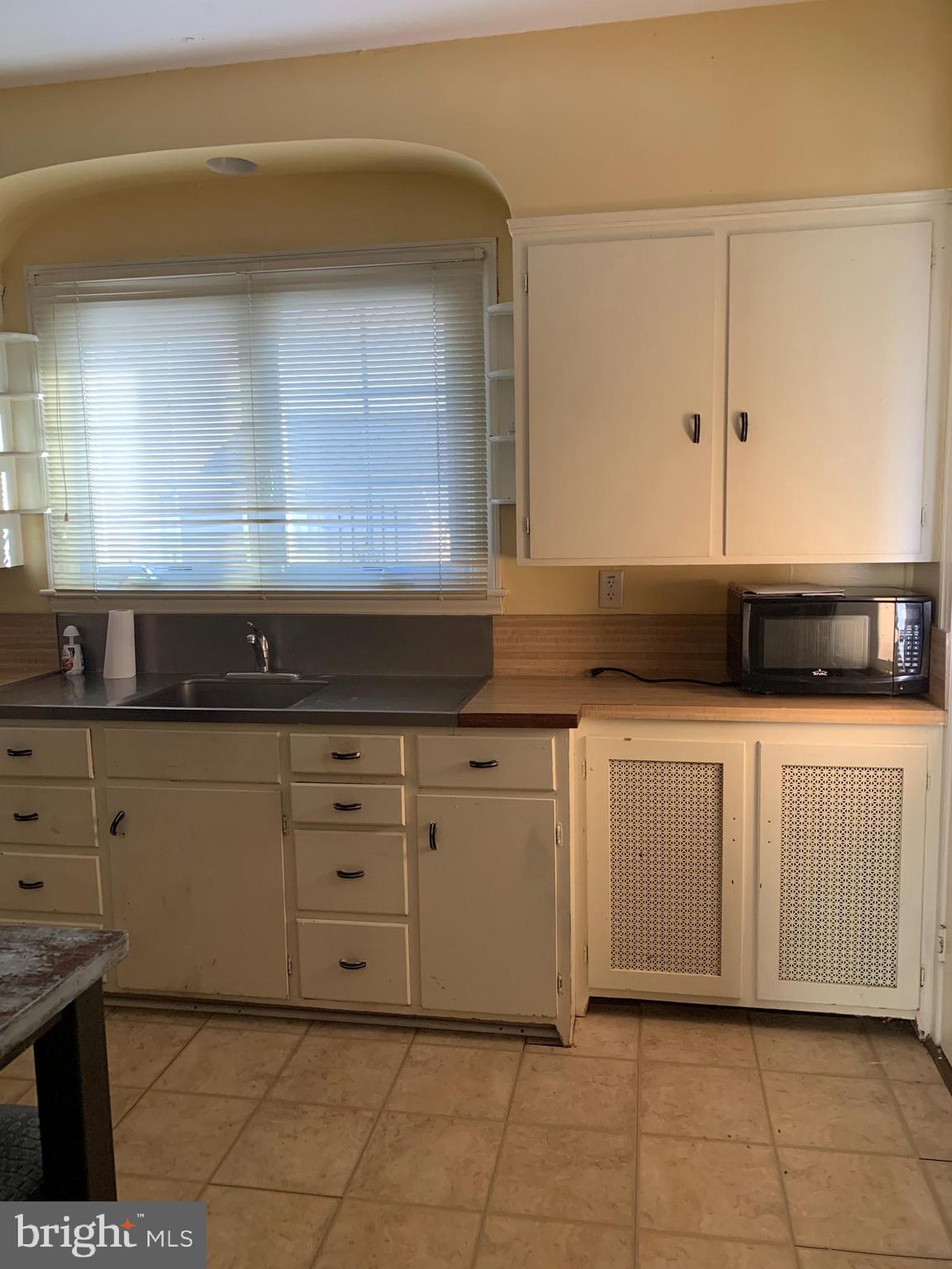 125 West Main Street Westminster, MD 21157 - Photo 9 of 28 Large Country Kitchen