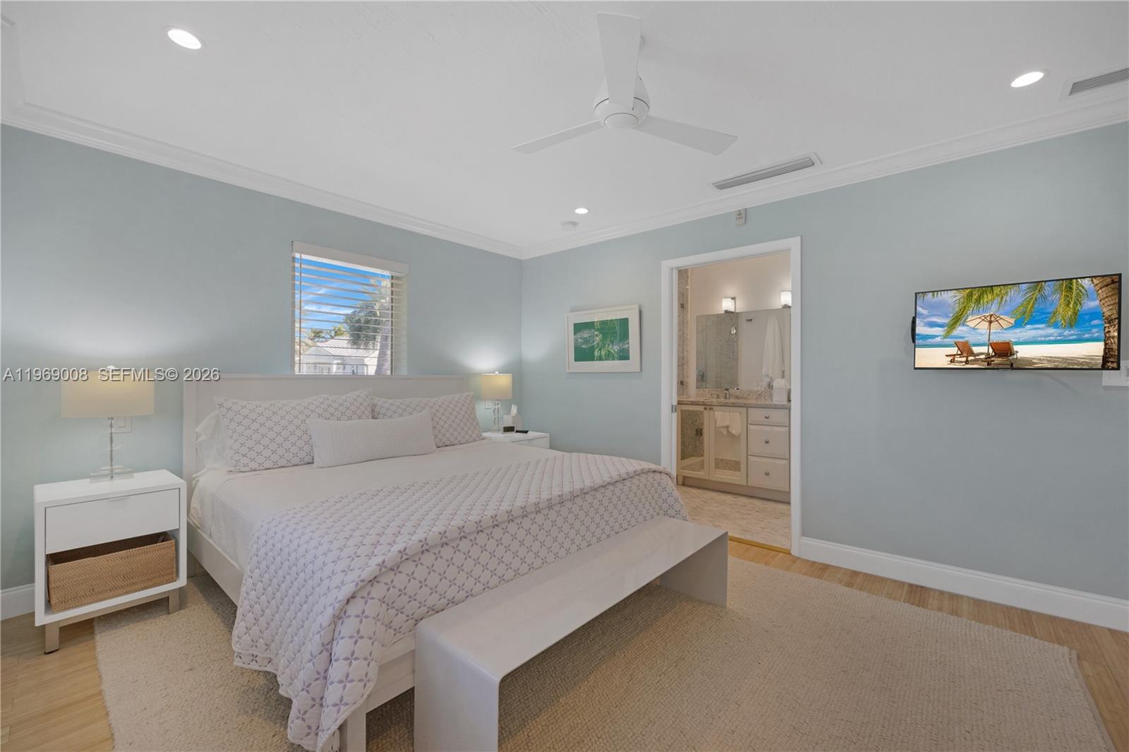 26 Marlin Lane, Unit B Key Largo, FL 33037 - Photo 6 of 16 a spacious bedroom with a bed and a painting on the wall