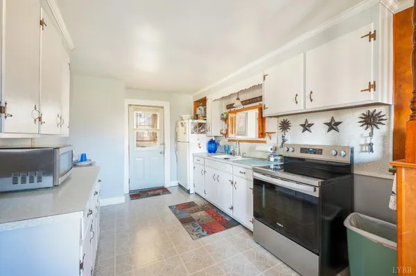 a kitchen that has a lot of cabinets in it and appliances