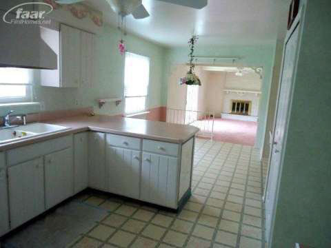 1302 North Morrish Road Flint, MI 48532 - Photo 5 of 33 20401459-4.JPG