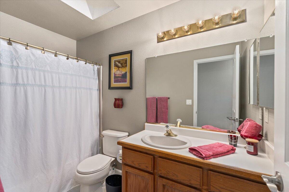 1543 Marigold Way Redding, CA 96003 - Photo 15 of 47 a bathroom with a sink and a mirror