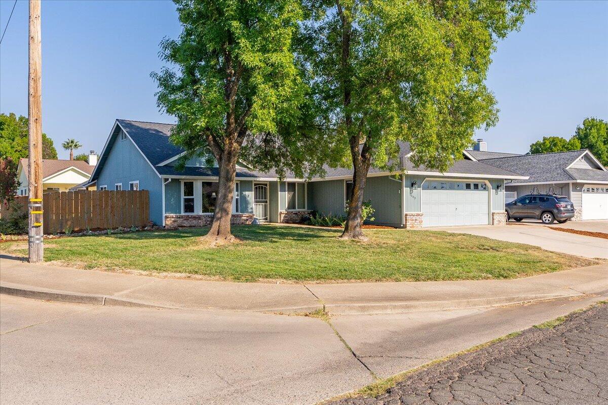 1543 Marigold Way Redding, CA 96003 - Photo 2 of 47 front view of a house and a yard