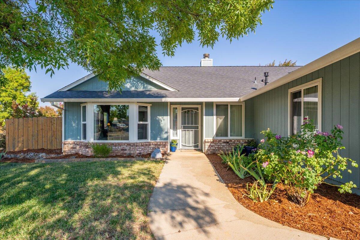 1543 Marigold Way Redding, CA 96003 - Photo 35 of 47 a front view of a house with yard and green space