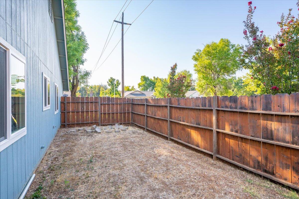 1543 Marigold Way Redding, CA 96003 - Photo 41 of 47 a view of a fence