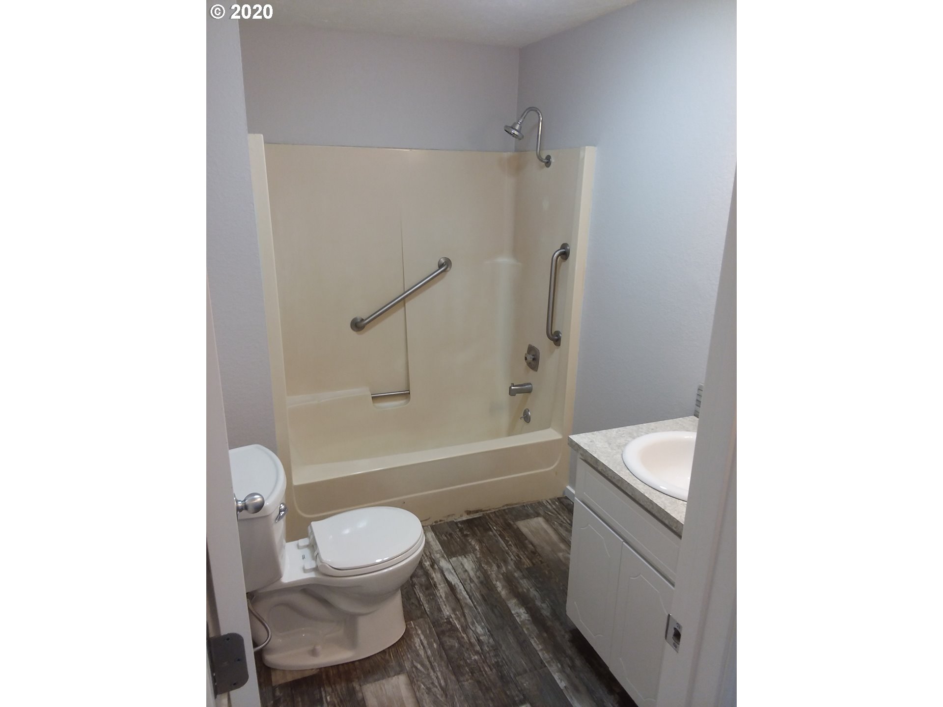 5052 Forsythia Street Springfield, OR 97478 - Photo 8 of 11