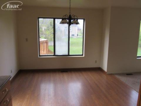 820 East River Road Flushing, MI 48433 - Photo 13 of 39 20153183-12.JPG