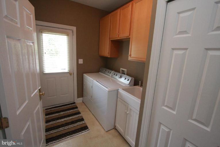 12100 Sheets Farm Road North Potomac, MD 20878 - Photo 11 of 30 Laundry Area 1