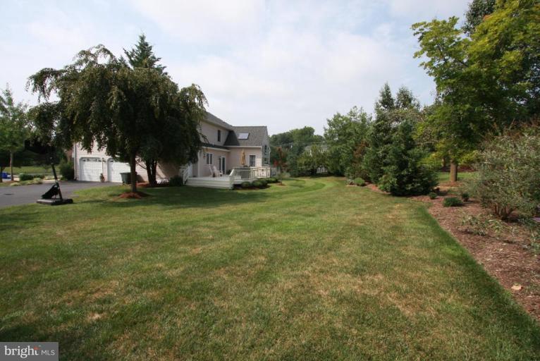 12100 Sheets Farm Road North Potomac, MD 20878 - Photo 13 of 30 Back yard