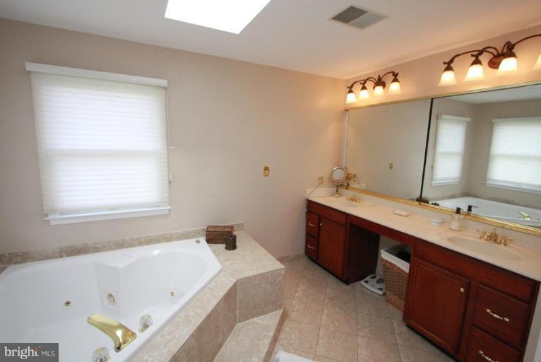 12100 Sheets Farm Road North Potomac, MD 20878 - Photo 19 of 30 Master Bath #2