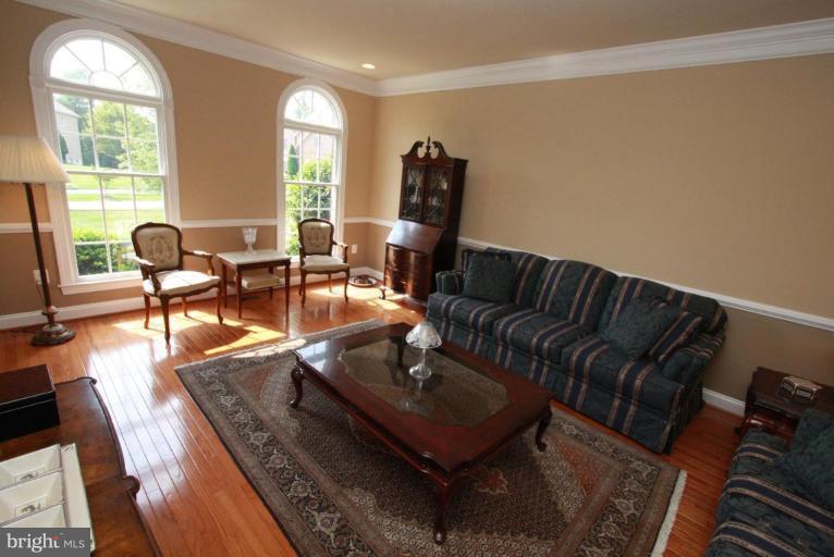 12100 Sheets Farm Road North Potomac, MD 20878 - Photo 3 of 30 Living Room #2