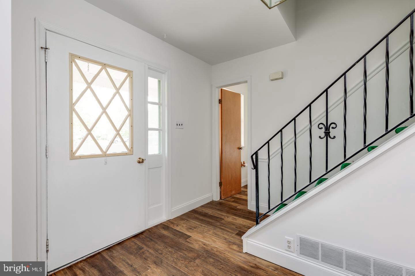 8 Hartford Road Sewell, NJ 08080 - Photo 5 of 28 Gallery Image 5