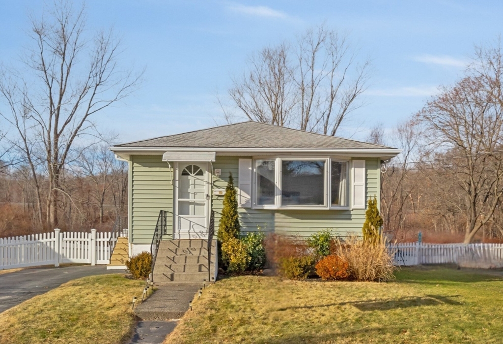 36 Dallas Street Worcester, MA 01604 - Photo 1 of 26 Gallery Image 1
