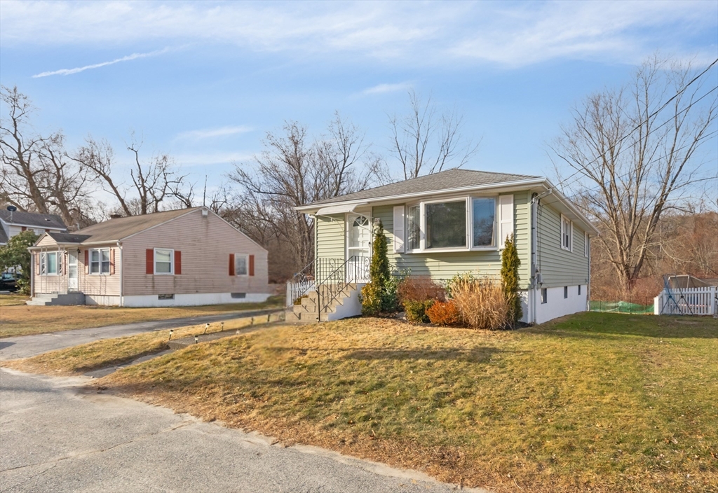 36 Dallas Street Worcester, MA 01604 - Photo 2 of 26 Gallery Image 2
