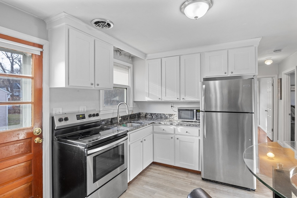 36 Dallas Street Worcester, MA 01604 - Photo 4 of 26 Gallery Image 4