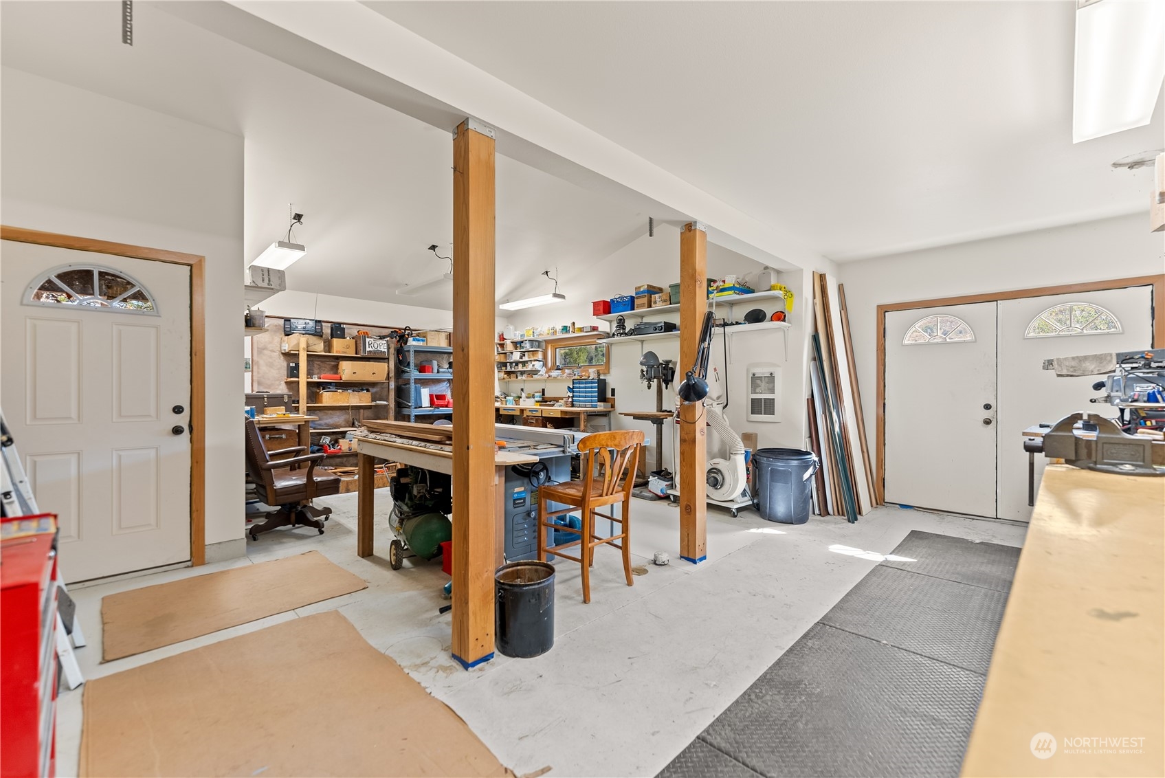 16 Lewisia Road Winthrop, WA 98862 - Photo 40 of 40 a view of a living room