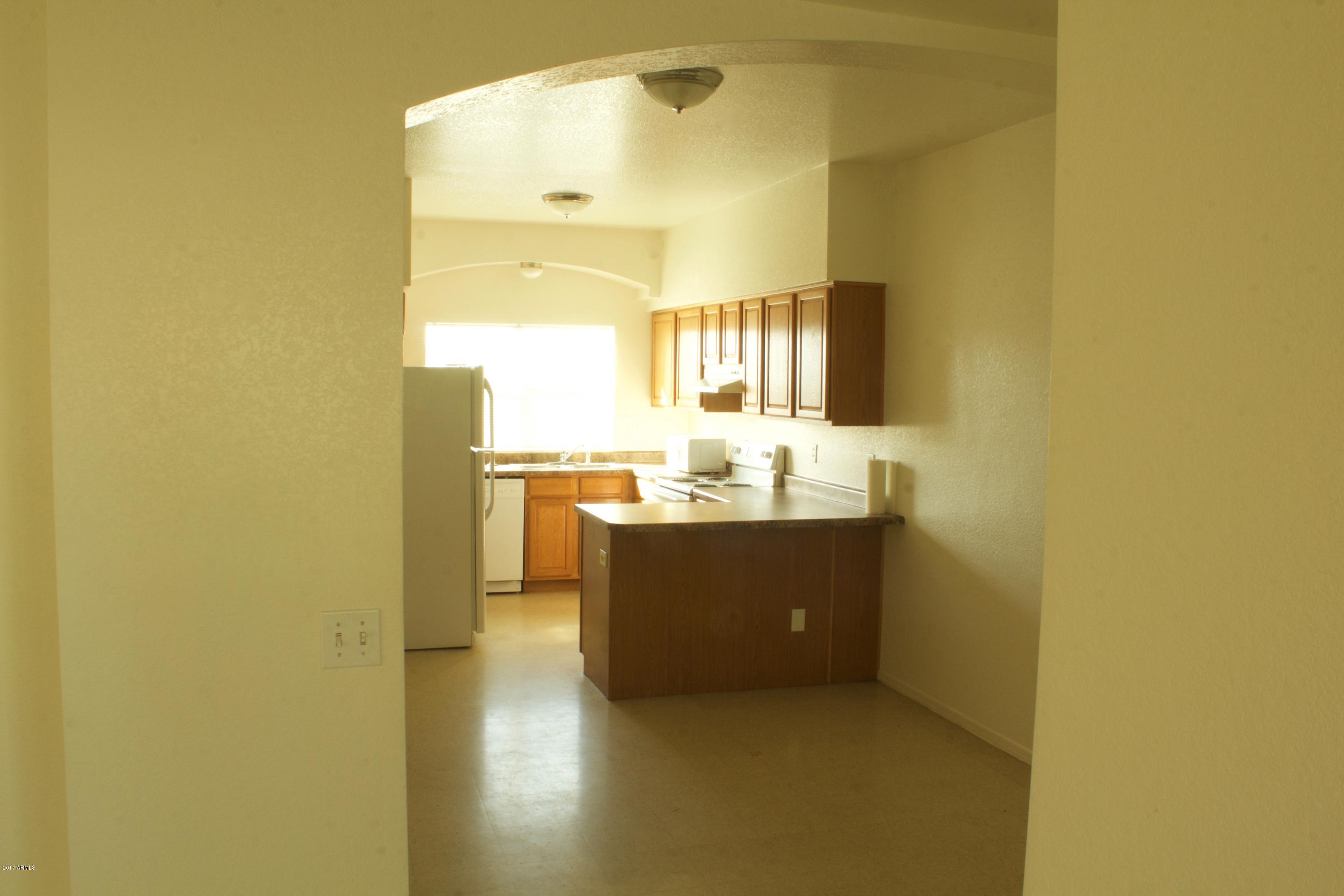 2750 East Chipman Road Phoenix, AZ 85040 - Photo 6 of 32 IMG_0007