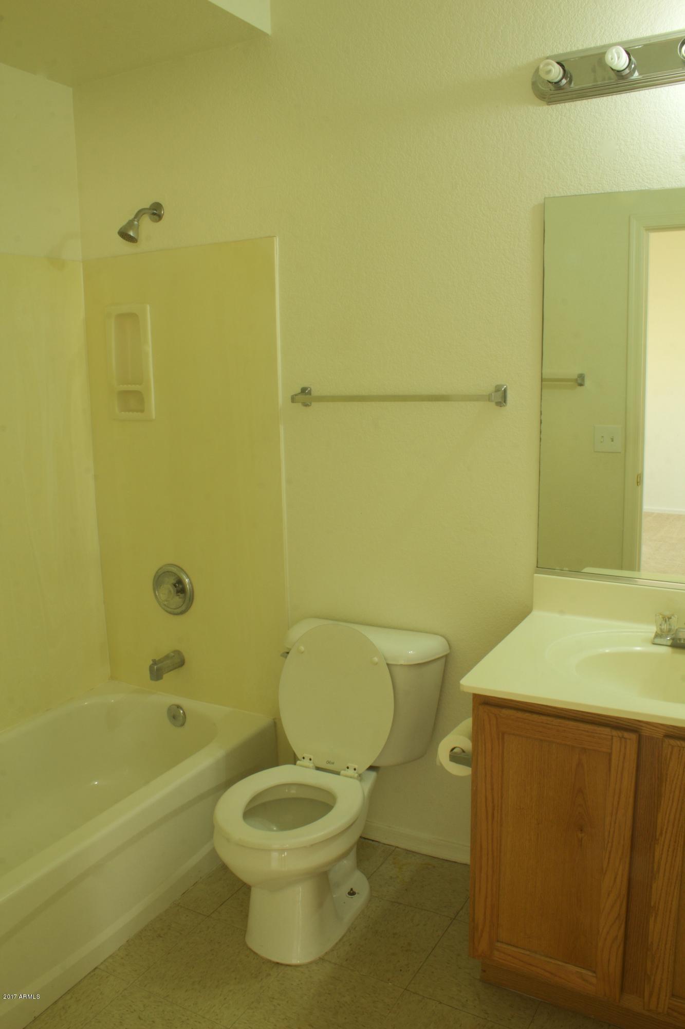 2750 East Chipman Road Phoenix, AZ 85040 - Photo 10 of 32 IMG_0012