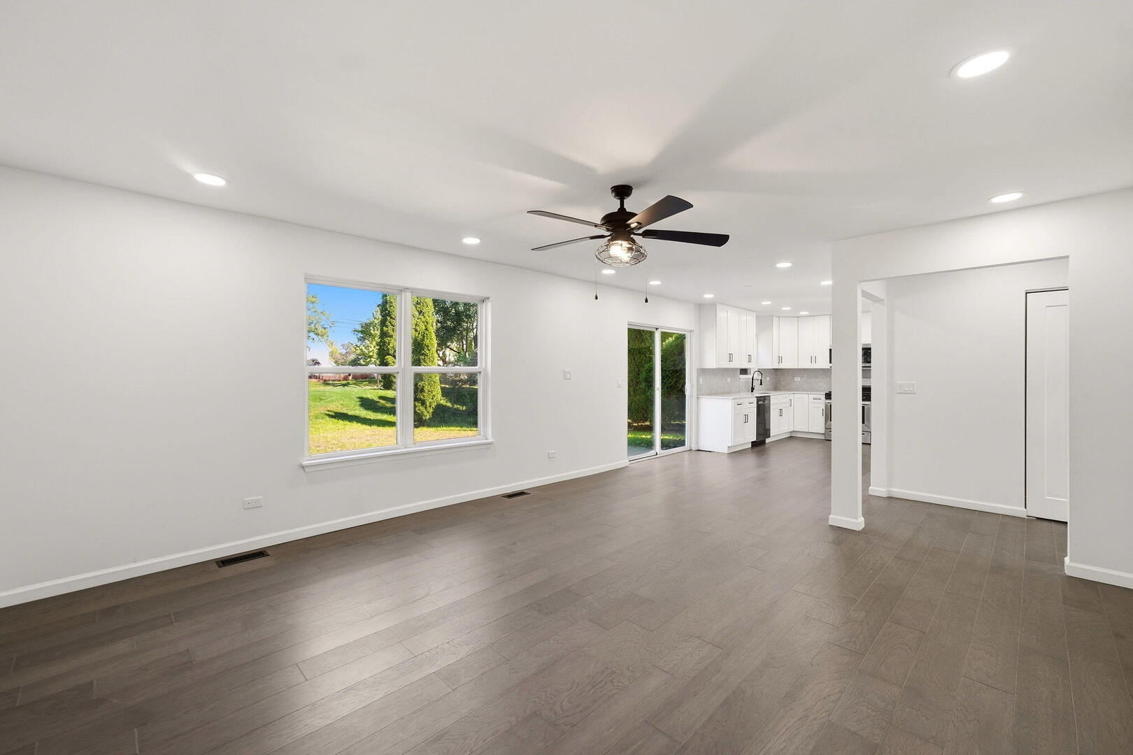 1818 Pebblestone Drive Romeoville, IL 60446 - Photo 6 of 22 Gallery Image 6