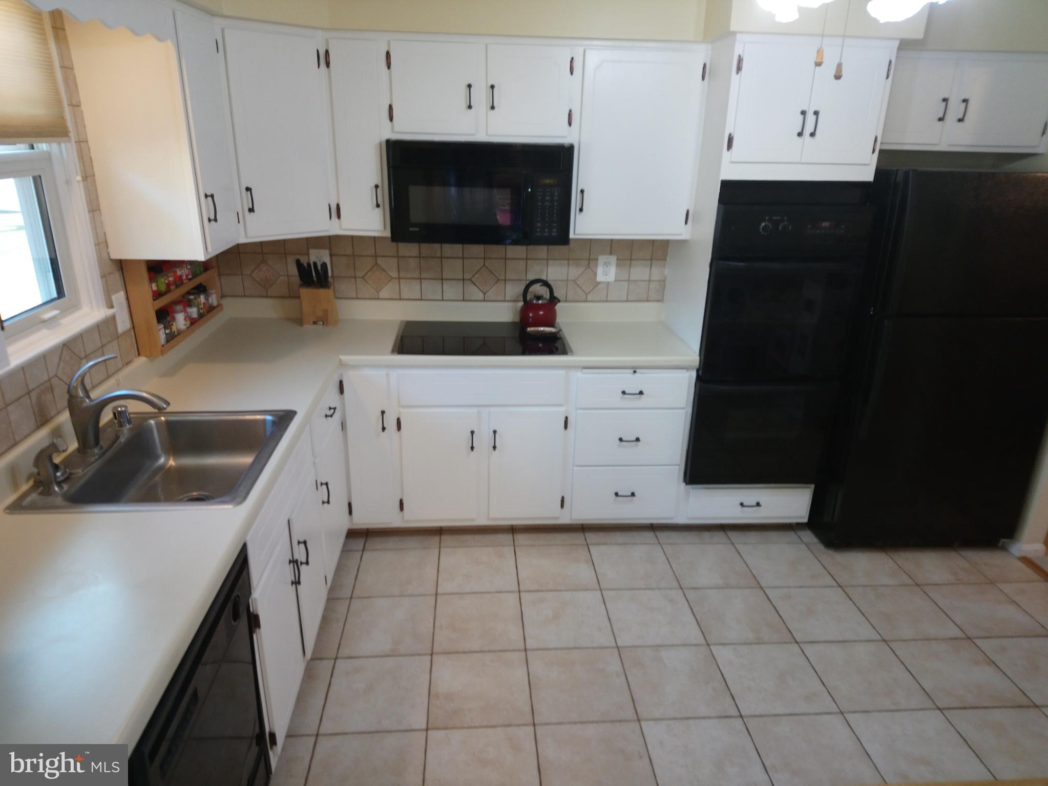 4520 Stratford Road Pomfret, MD 20675 - Photo 11 of 56 Table space kitchen 10' x 12' w/ double oven