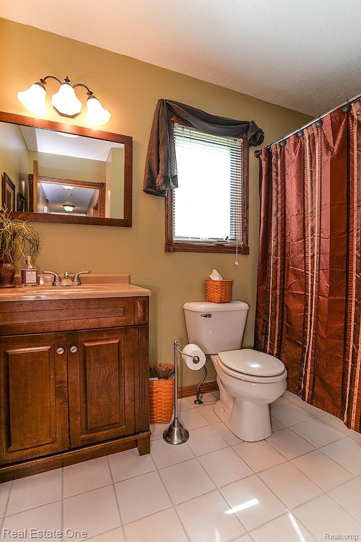255 Triangle Lake Road Howell, MI 48843 - Photo 19 of 48 29_16.jpg